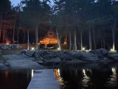 Lakeside rustic retreat

