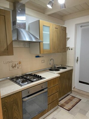 Fridge, oven, stovetop, coffee/tea maker - Sweet Aura apartment Brindisi (Brindisi)