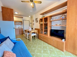 Departamento, 2 habitaciones, balcón, vista a la alberca | Interior