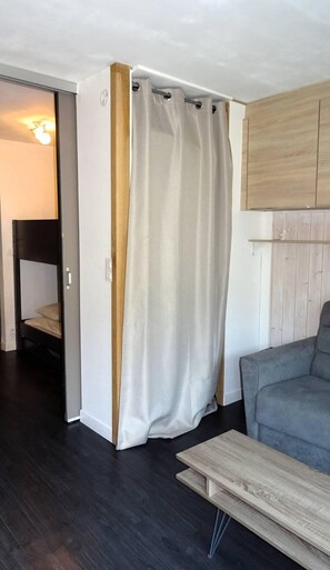 Interior - 100m from ski slopes, 1st floor, balcony, tv, ski locker, 22m², Les Gets (Les Gets)