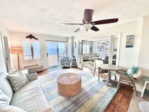 TV - Wake Up Hearing The Waves |Perfect 4th Floor Haven (Virginia Beach)