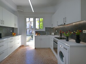 Coffee/tea maker, cookware/dishes/utensils - Diagora1 (Athens)