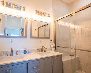 Shower, hair dryer, towels