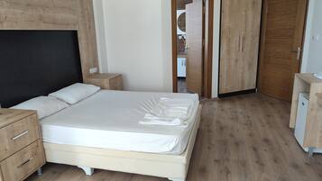 Skrivebord, arbejdsområde til bærbare computere, gratis Wi-Fi