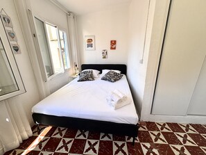 Ferros/tábuas de passar roupa, Wi-Fi de cortesia, roupa de cama