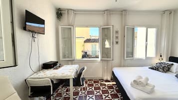 1 bedroom, iron/ironing board, free WiFi, bed sheets