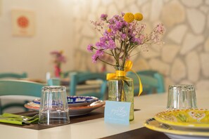 Esmorzar diari d'estil bufet gratuït 