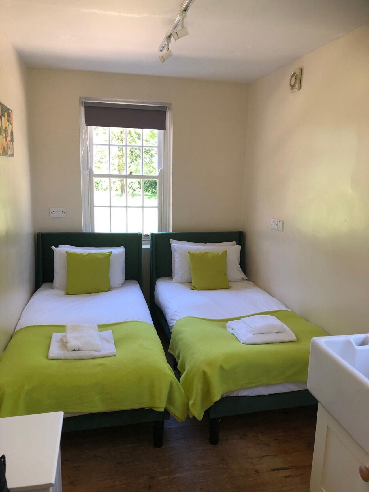 5 bedrooms, desk, iron/ironing board, travel cot