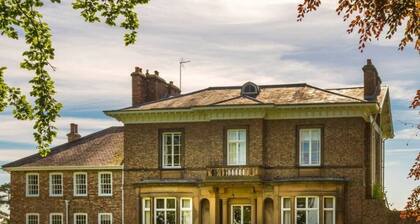 Stunning Hall Cottage, near York and Leeds