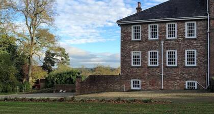Stunning Hall Cottage, near York and Leeds