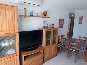 Dining - Delfines III bl.III esc.II 2º pta.5 ático Solo Familias (Xeraco Playa)