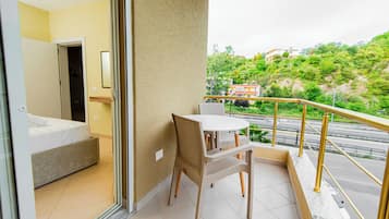 Kamar Keluarga | Balkon