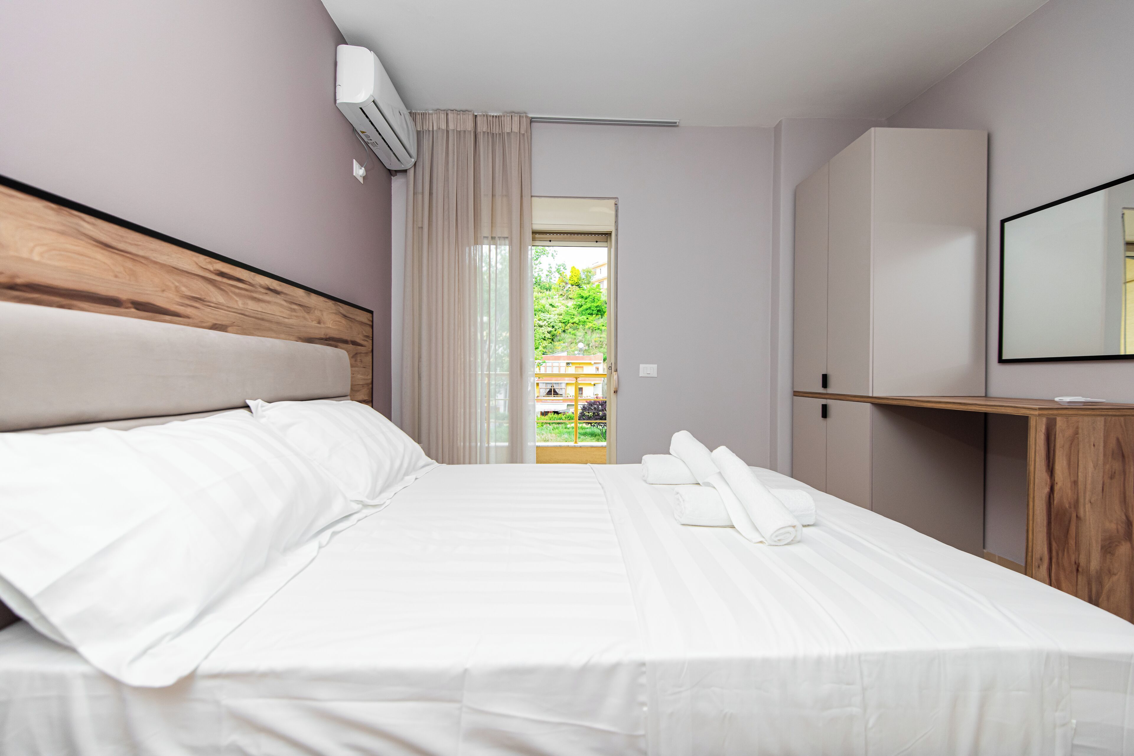 Family Suite | In-room safe, soundproofing, free WiFi, bed sheets