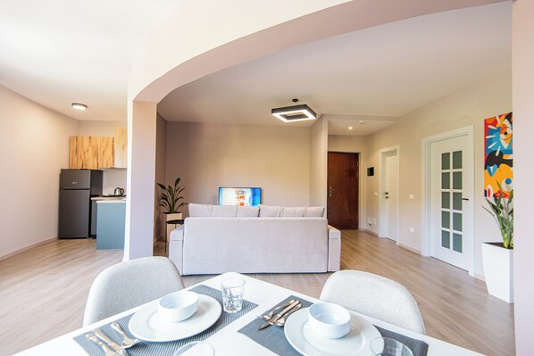 Superior Apartment | Living area | 32-inch flat-screen TV with cable channels, Netflix, streaming services - ApartHotel EDA (Durrës)