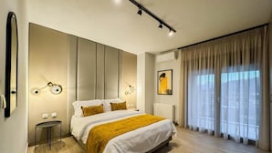 Deluxe-Doppelzimmer | Wohnbereich | 35-Zoll-Smart-TV mit Digitalempfang