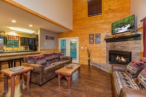 Smart TV, fireplace, video games, DVD player - The Mountain Rental For Your Next Reunion (PIGEON FORGE)