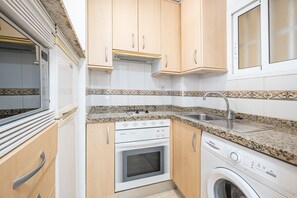 Frigorifero, microonde, forno, macchina per tè/caffè