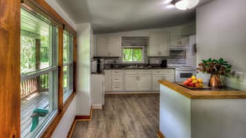 Classic Cottage, 6 Bedrooms, Kitchen | Private kitchen | Full-size fridge, microwave, oven, stovetop