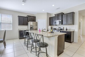 Fridge, microwave, oven, stovetop - 6079 Enchanted Villa 7 Bed by Disney (Davenport)