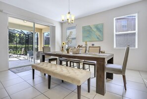 Dining - 6079 Enchanted Villa 7 Bed by Disney (Davenport)