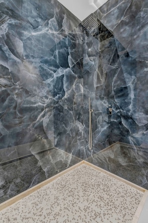 Suite Deluxe | Bany | Dutxa i capçal de dutxa tipus cascada