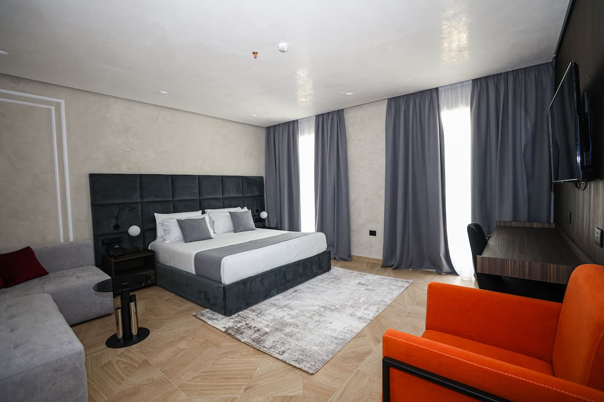 Junior-Suite | 1 Schlafzimmer, hochwertige Bettwaren, Betten mit Memory-Foam-Matratzen