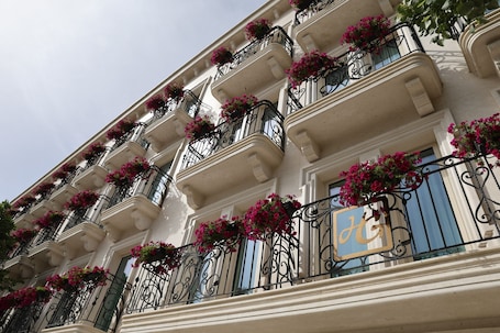 Exterior. Hotel Plaza Berat