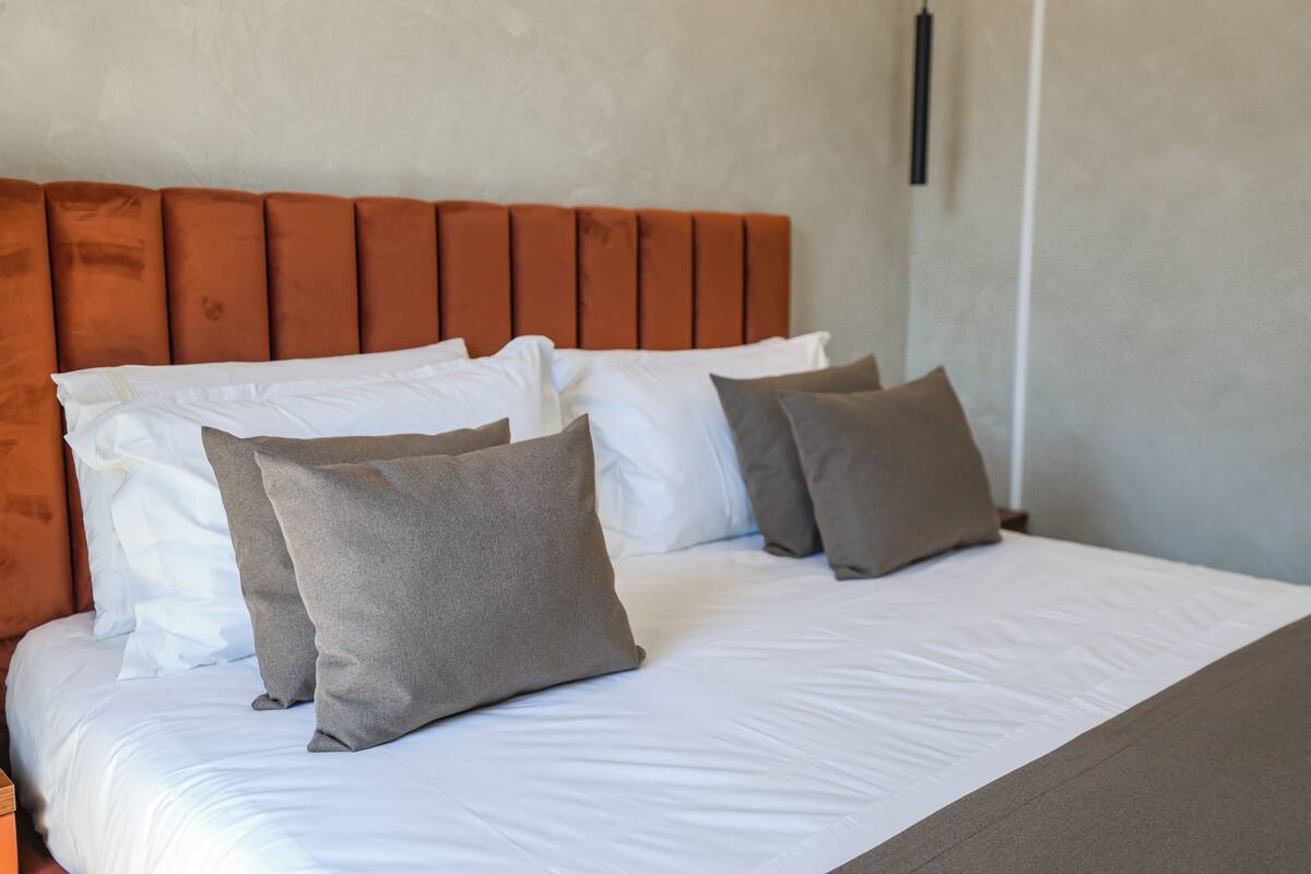 Habitación doble estándar | Ropa de cama de alta calidad, camas con efecto memoria y minibar 