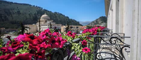 1 bedroom, premium bedding, memory-foam beds, minibar