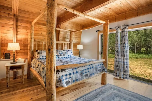 4 bedrooms, iron/ironing board, travel crib, free WiFi