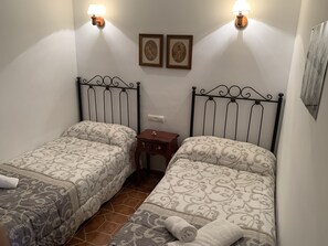 2 chambres, fer et planche Ă repasser, Wi-Fi, draps fournis