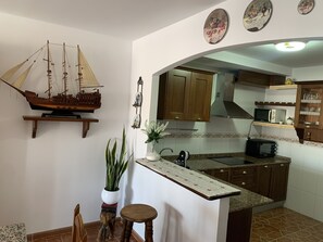 Microwave, oven, stovetop - Las Gemelas de Terreros 2. Casa Tranquila con Vistas al mar (AN)