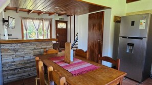 Dining - COMPLEJO RAICES PATAGONICAS CABAÑA SUPERIOR (Dina Huapi)