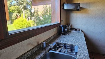 Microondas, horno, placa de cocina
