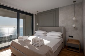 4 bedrooms, in-room safe, desk, iron/ironing board