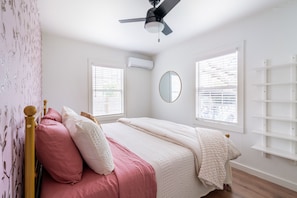 2 bedrooms, iron/ironing board, WiFi, bed sheets