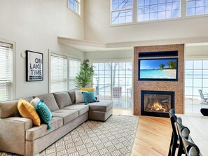 Smart TV, fireplace