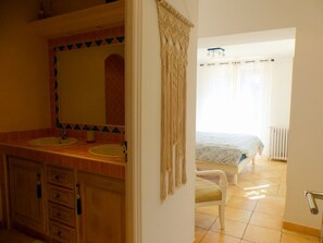 4 Schlafzimmer, Bügeleisen/Bügelbrett, WLAN, Bettwäsche
