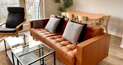 Modern and Spacious No. 6 - sleeps 6 - free parking