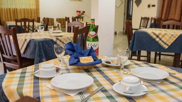 Daily continental breakfast (EUR 7 per person)