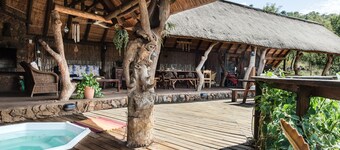 Log Home (with Hot Tub) Overlooking The Lion & Safari Park