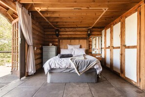 3 bedrooms, in-room safe, desk, iron/ironing board