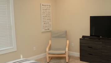 3 bedrooms, in-room safe, iron/ironing board, WiFi