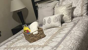 2 bedrooms, iron/ironing board, WiFi, bed sheets