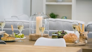 Dining - Ty Capel - a dog that sleeps 8 guests in 4 bedrooms (Pentraeth)