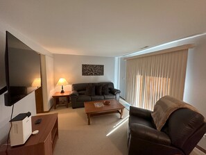 Smart TV, fireplace - Cozy 3bd townhome, pet friendly, access to resort amenities (Galena)