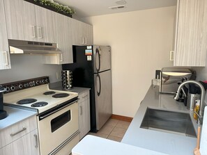 Fridge, microwave, oven, stovetop - Cozy 3bd townhome, pet friendly, access to resort amenities (Galena)
