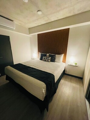 1 habitación, escritorio, tabla de planchar con plancha y wifi gratis