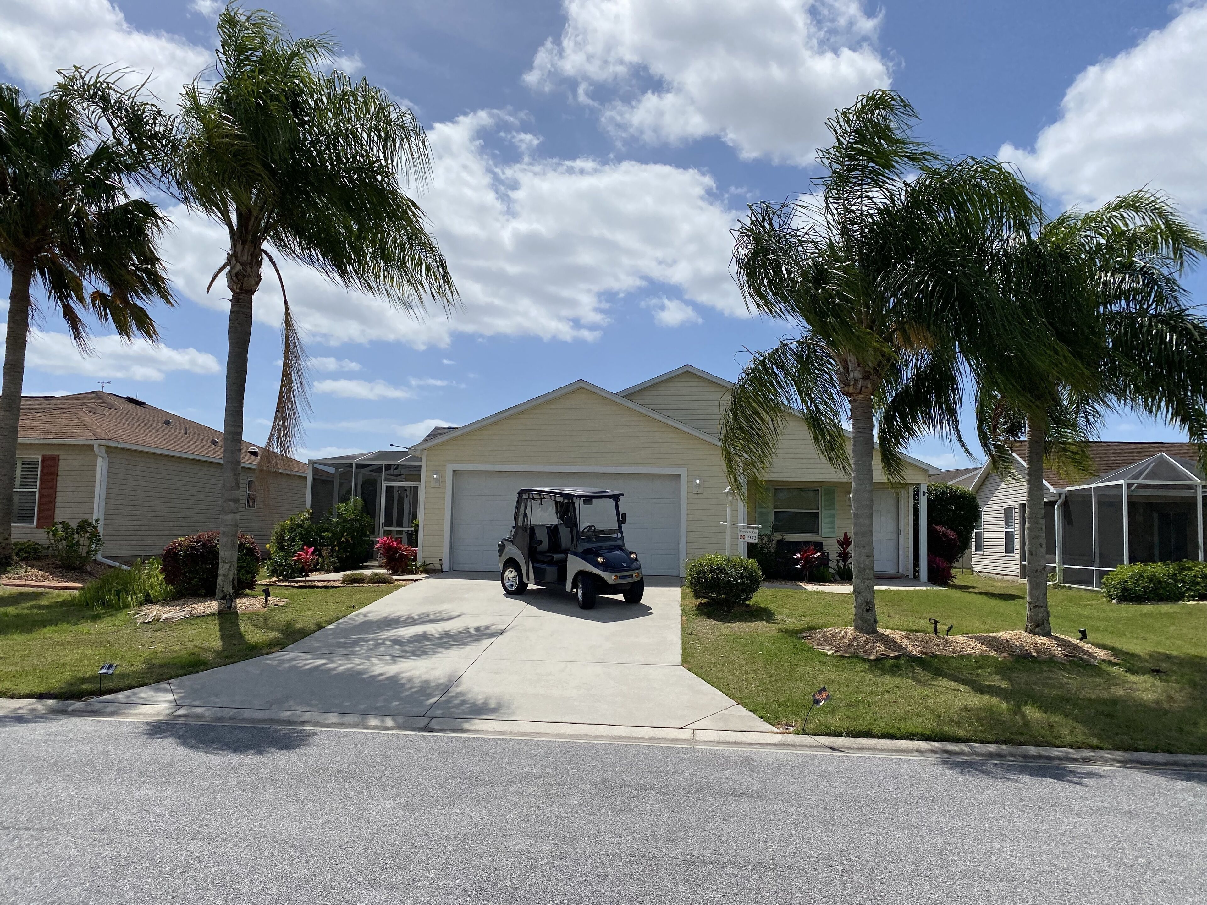 THE VILLAGES - PENNECAMP with golf cart