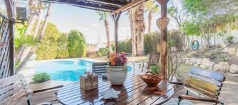 La Torre: Casa Perfecta con Piscina Privada